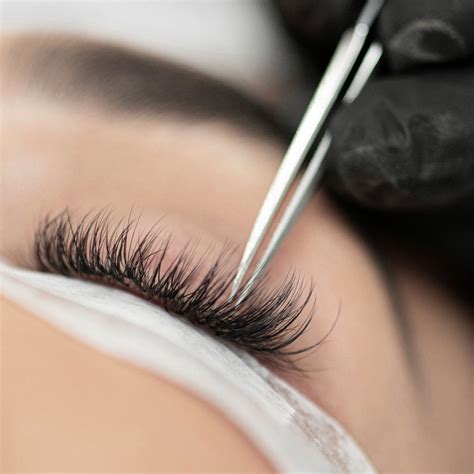Best Eyelash Extensions in Dubai - CHADO