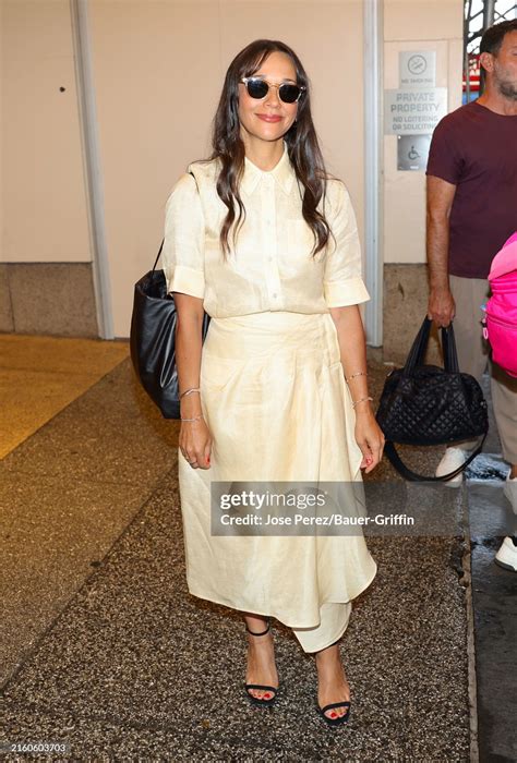 The best Rashida Jones feet pictures 🤩