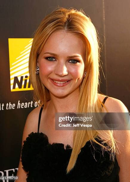 Hollywood Life Magazines Young Hollywood Awards Red Carpet Photos and ...
