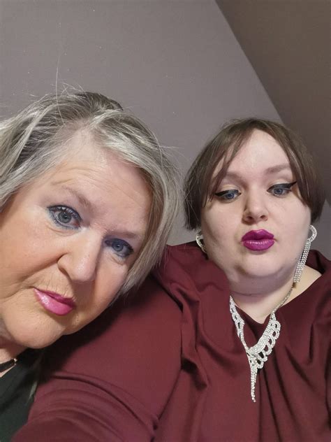 Pin by Bosmans S on Kapsels | Dating older women, Beautiful women, Over ...