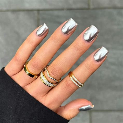 Silver Chrome Nails Are The Ultimate Cool Girl Manicure
