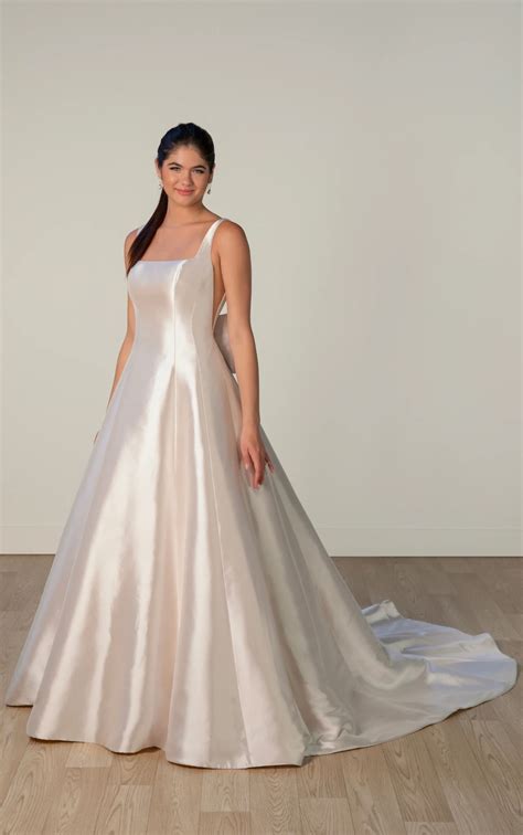 Schlichtes A-Linien-Hochzeitskleid mit Karree-Ausschnitt und abnehmbarer Schleife