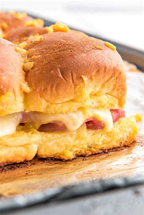 Hawaiian Roll Sliders (Ham & Cheese) – Deliciously Sprinkled