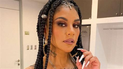 "Es un sueño cumplido": Flor de Rap celebra lanzamiento de 33 con show gratuito - Disonantes.cl