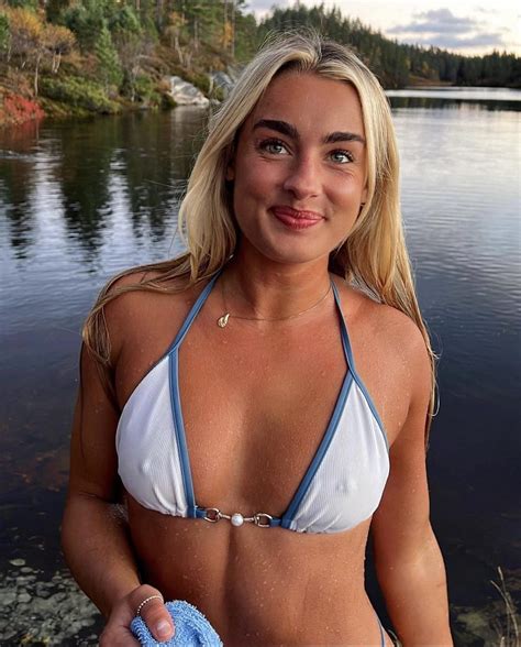 Hell of a dress : r/pokies