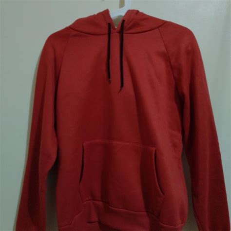 Plain Red Hoodie, Men's Fashion, Tops & Sets, Hoodies on Carousell