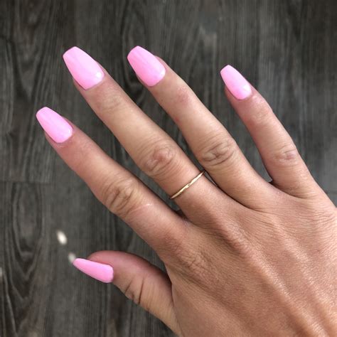 Pink Coffin nails | Bubblegum pink nails, Gel manicure nails, Pink ...