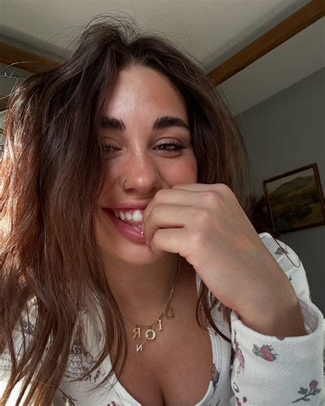 Mia Beyer | Happy Valentines Day from my red eyes to yours 🩷😍👀 | Instagram