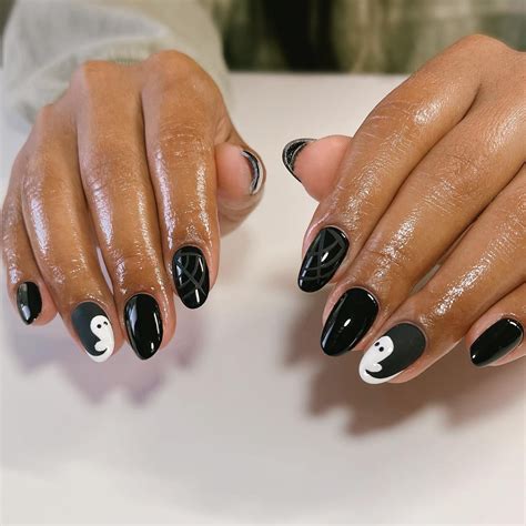 36 Halloween Nail Art Ideas That Are Equal Parts Eerie and Cute | Allure