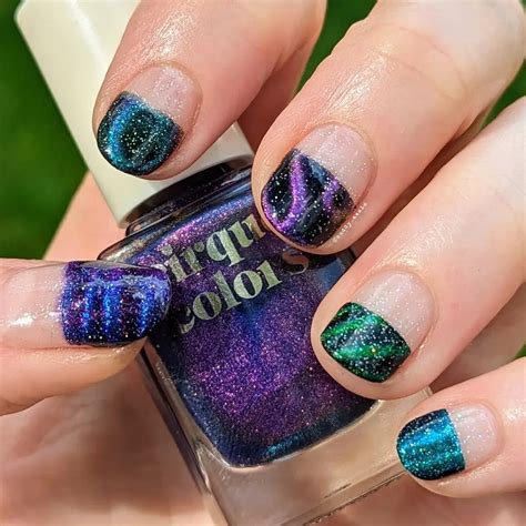 24 Magnetic Nail Art Examples That Truly Wows - BelleTag