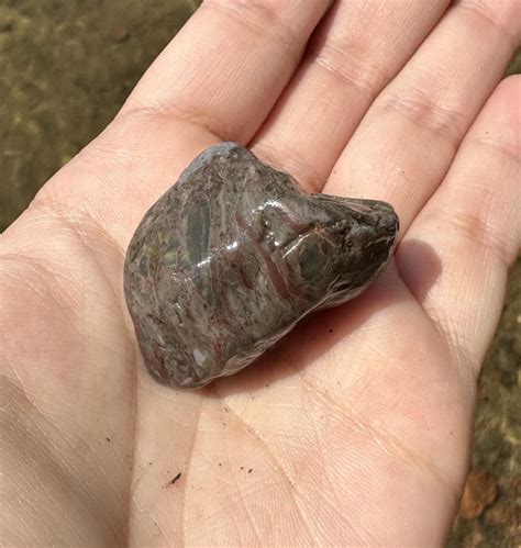 Found in a lake in Hayward WI : r/whatsthisrock
