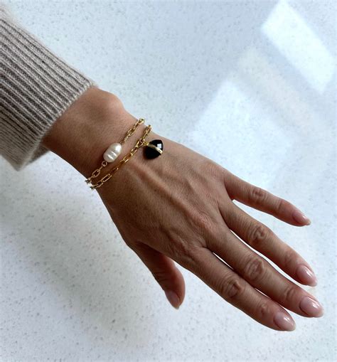 Ayuna – aria-v.com