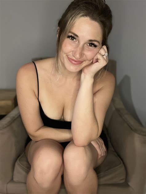 Take me on a date ;) : r/cougars_and_milfs_sfw