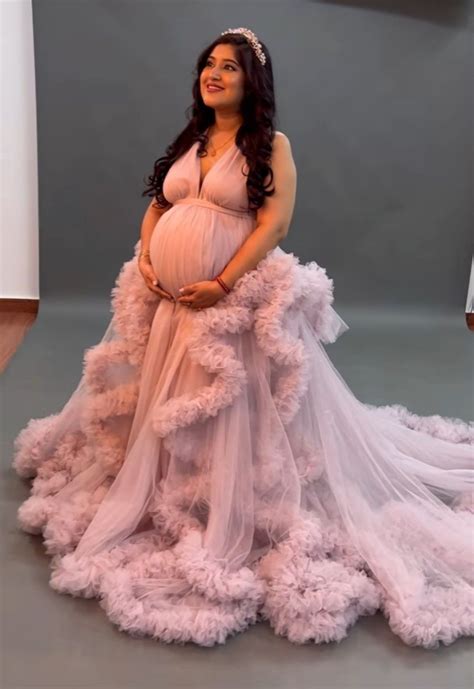 Pin by Srishti Kundra on Maternity style & babies | Maternity dresses ...