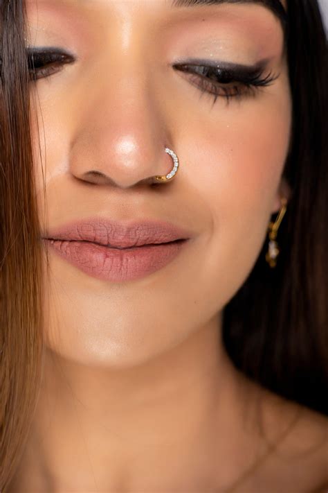 How To Put In A Diamond Nose Ring at James Browning blog