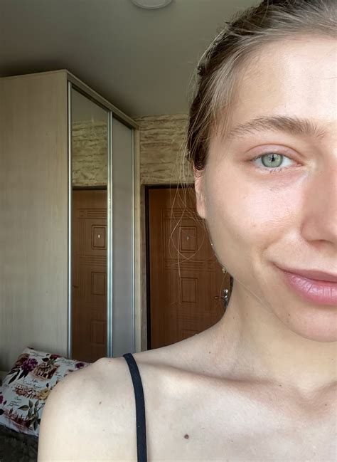 Anna on Twitter: "Half. #cheek #eye #face #girl #greeneye #greeneyes #lips #me #myeye #myface # ...