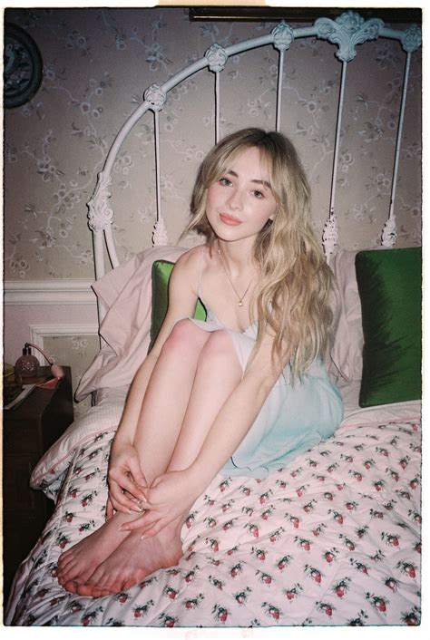 Sabrina Carpenter - FeetForum