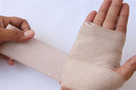 Wrist Injury: Sprain vs. Fracture – Symptoms, Treatment & Recovery ...