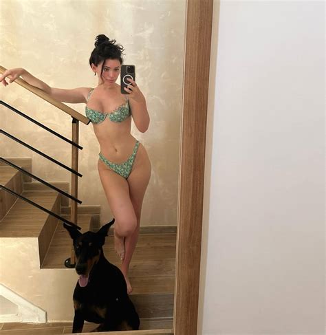 Моделі OnlyFans Алексія Грейс довелося нагороджувати своїми нюдсами футбольний клуб за успіхи у ...