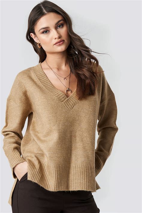 Deep V-neck Oversized Sweater Beige | NA-KD