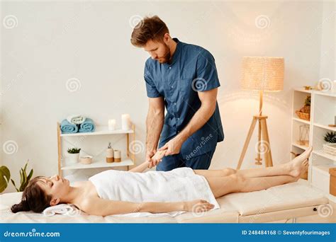 Male Massage Therapist in SPA Stock Photo - Image of beauty, women ...
