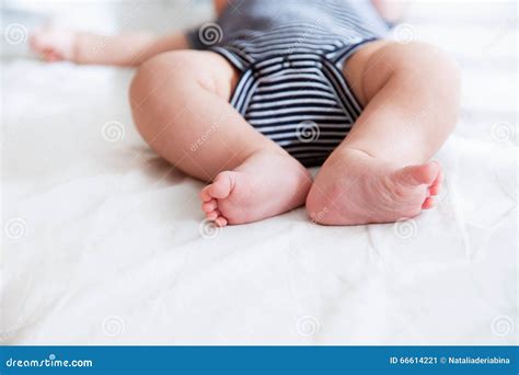 Newborn Baby Legs Shake When Stretching at Oscar Loveless blog