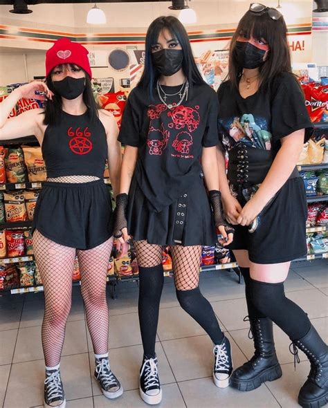 Strawberry.tox | Really cute outfits, Alternative outfits, Black shorts ...