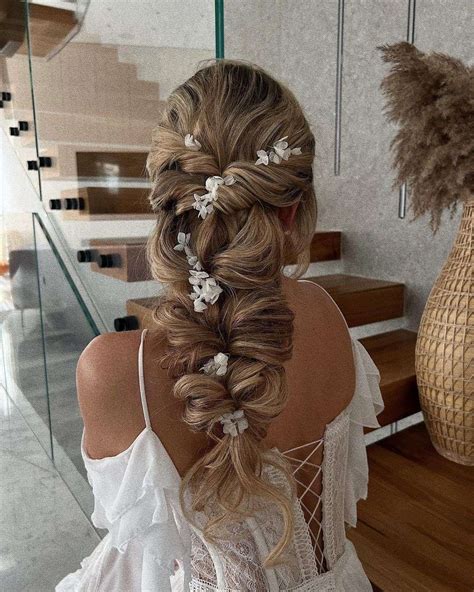 30 Birthday Hairstyles in 2025 for Girls & Women