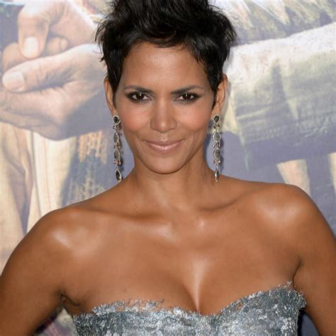 Halle Berry Measurements, Height, Weight, Bra Size, Age | CelebNest