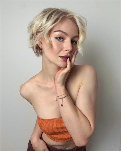 Who is influencer Kris Collins aka 'KallMeKris'?