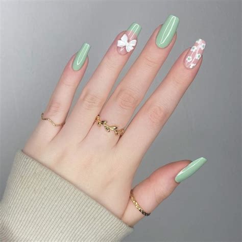 18 Cute & Trendy Sage Green Nails Ideas