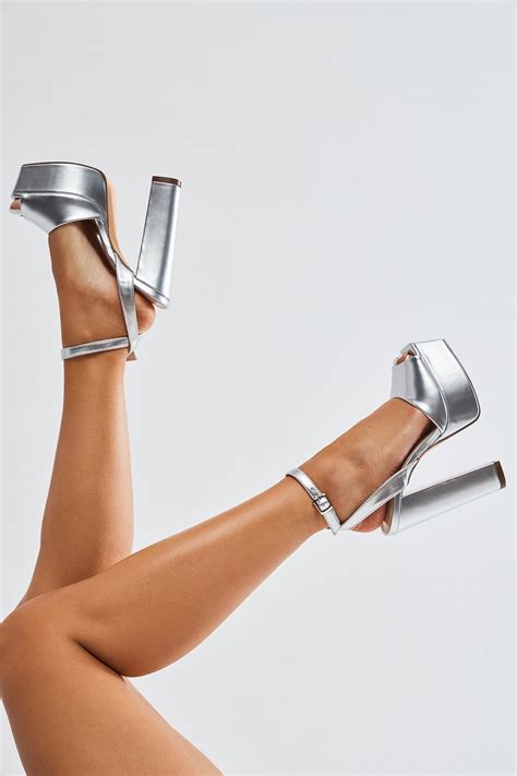 First Class Velvet Mini Dress - Red | Fashion Nova