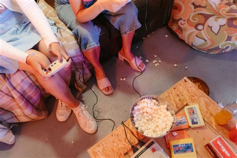 10 Insanely Cool Ideas For Throwing The Ultimate College Dorm Party ...
