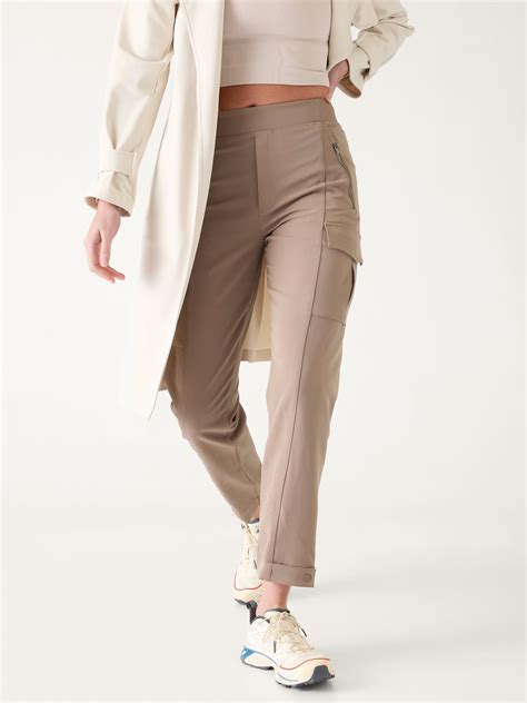 12 Best Travel Pants For Women, Tested By Experts And Editors