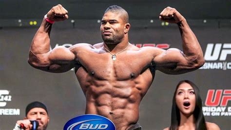 Download Alistair Overeem, showing off his biceps with a powerful flex ...