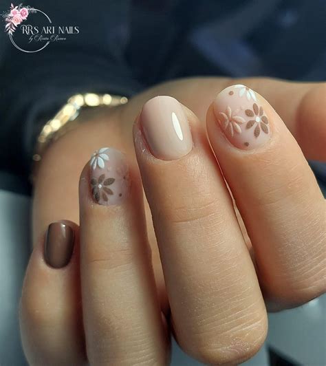 Pin by Raquel Perea on Diseños de uñas in 2025 | Fall gel nails, Gel ...
