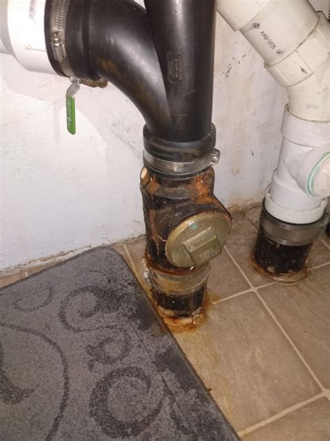 Cast Iron Sewer Pipe leaking | DIY Home Improvement Forum