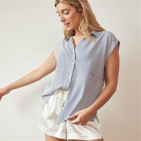 21 Sleeveless Shirts Styles: From Casual to Work Outfits for Women