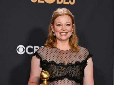 Golden Globes Red Carpet: Succession's Sarah Snook Reveals Baby's Sex