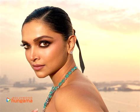 Deepika Padukone Wallpapers | deepika-padukone-1-150 - Bollywood Hungama