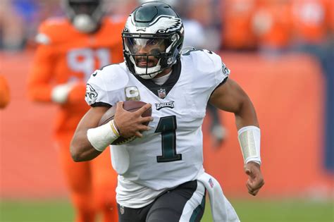 Jalen Hurts, Eagles agree on a five year $255 million extension to ...