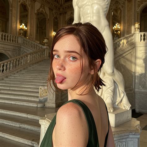 Ellie Williams Nenarwia | Прически, Откровенные девушки, Портрет