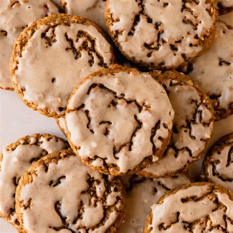 Pumpkin Oatmeal Cookies (Soft and Chewy Fall Cookie) - Olives + Thyme