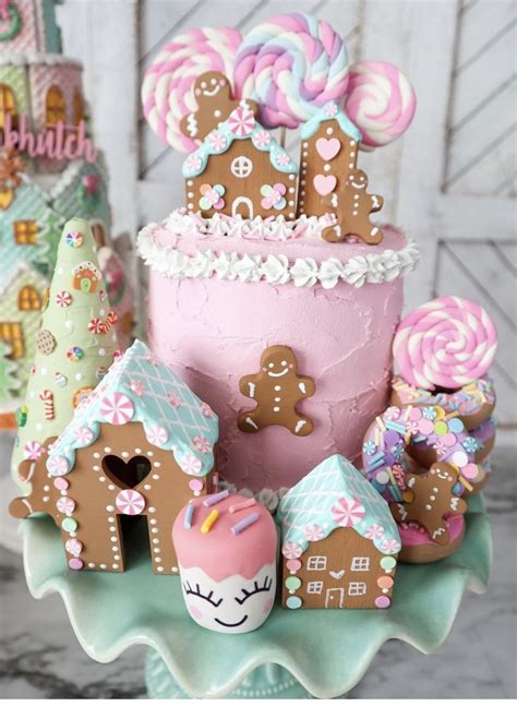 Pin by Cindy Sewsew on Gingerbread house | Gingerbread christmas decor ...