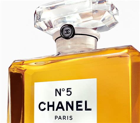 Art De La Bouteille De Parfum Chanel 👑🌹