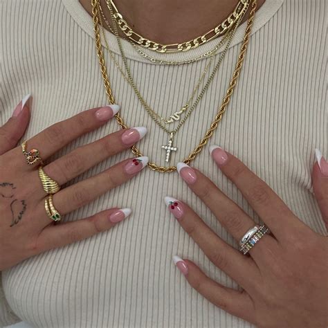 Simple Vibes | Dream jewelry, Stacked jewelry, Basic jewelry