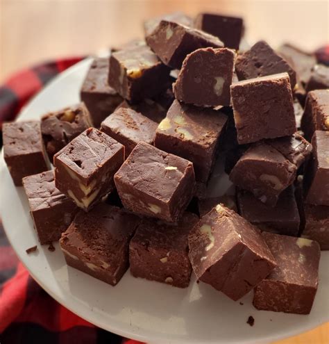 Easy Chocolate Fudge - Cocktails and Appetizers
