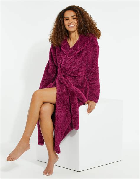 Women's Dark Pink Fluffy Hooded Ladies' Dressing Gown – Threadbare