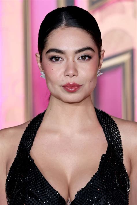 Auli’i Cravalho Hot Boobs In A Black Dress – Barnorama