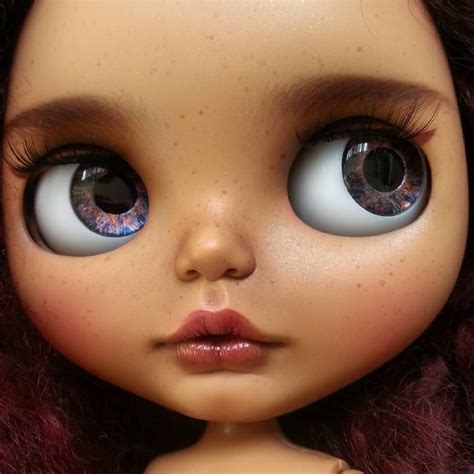 Zoe se mnou cestuje do Blythecon Europe. Bude k dispozici pro přijetí u mého stání. #blythe # ...